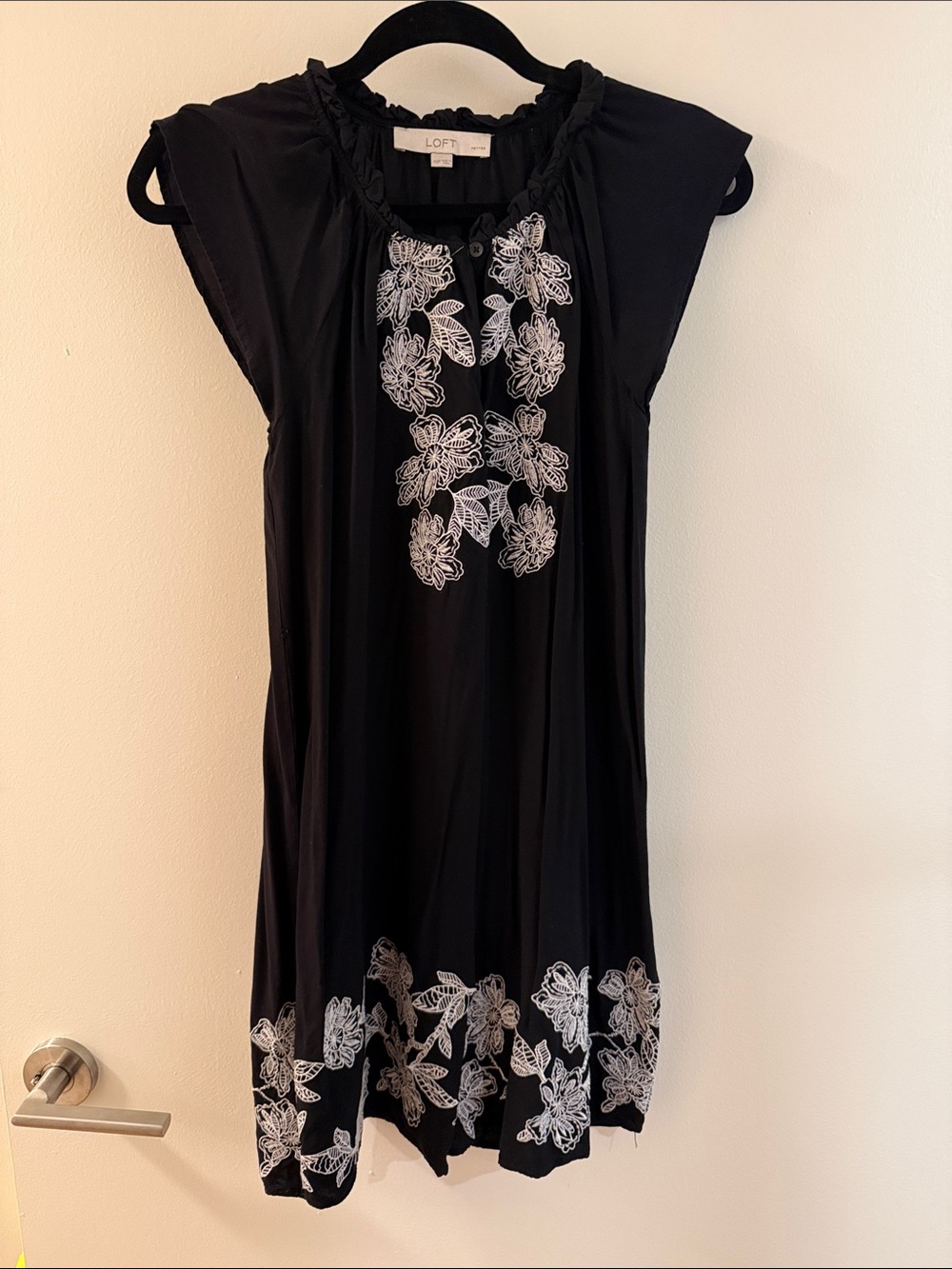 LOFT Black Floral Embroidered Sleeveless Dress Size XS Petite